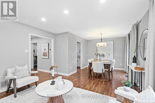 3005 Olympus Mews, Mississauga, ON - Indoor Photo Showing Living Room