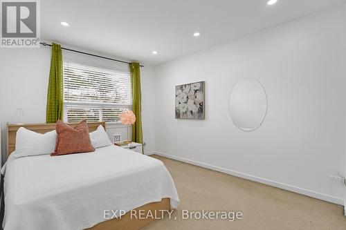4 - 1180 Mississauga Valley Boulevard, Mississauga, ON - Indoor Photo Showing Bedroom