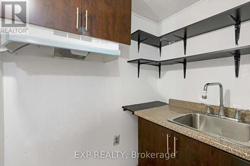 4 - 1180 Mississauga Valley Boulevard, Mississauga, ON - Indoor Photo Showing Kitchen