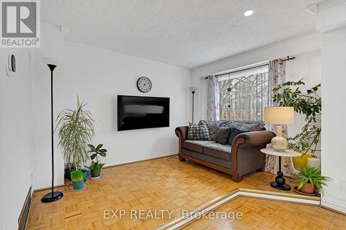 4 - 1180 Mississauga Valley Boulevard, Mississauga, ON - Indoor Photo Showing Living Room
