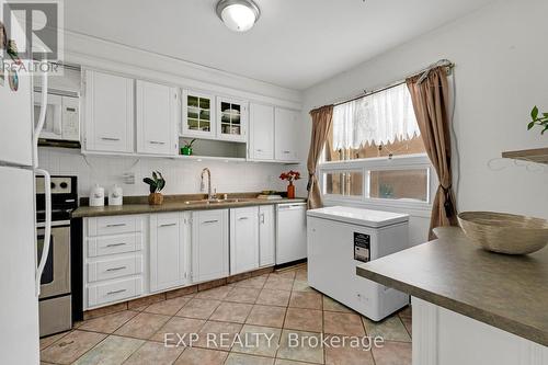 4 - 1180 Mississauga Valley Boulevard, Mississauga, ON - Indoor Photo Showing Kitchen With Double Sink