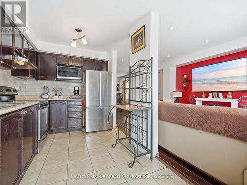 45 Ridgefield Court, Brampton, ON - Indoor Photo Showing Kitchen