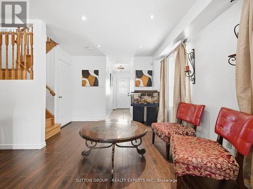 45 Ridgefield Court, Brampton, ON - Indoor Photo Showing Living Room