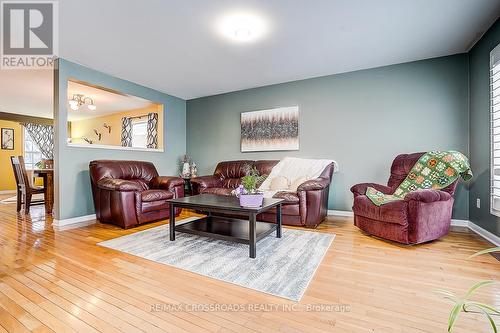 597 Caverhill Crescent, Milton, ON - Indoor Photo Showing Living Room