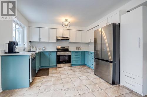 597 Caverhill Crescent, Milton, ON - Indoor Photo Showing Kitchen