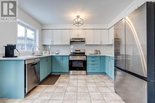 597 Caverhill Crescent, Milton, ON - Indoor Photo Showing Kitchen