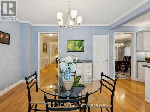 209 Nottingham Drive, Oakville, ON - Indoor Photo Showing Dining Room