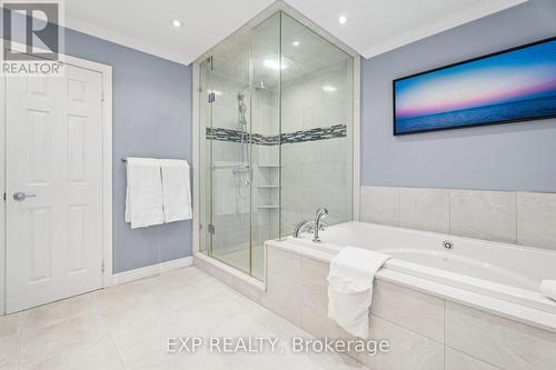209 Nottingham Drive, Oakville, ON - Indoor Photo Showing Bathroom