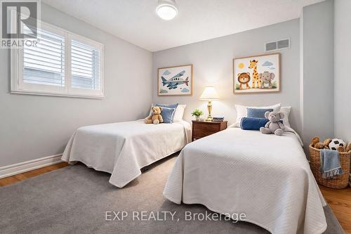 209 Nottingham Drive, Oakville, ON - Indoor Photo Showing Bedroom