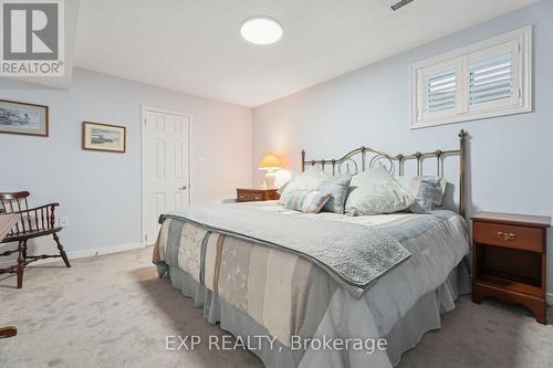 209 Nottingham Drive, Oakville, ON - Indoor Photo Showing Bedroom