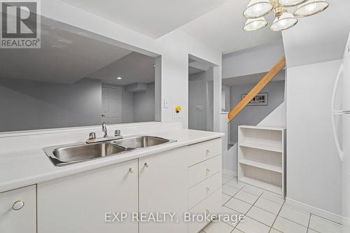 209 Nottingham Drive, Oakville, ON - Indoor Photo Showing Kitchen With Double Sink