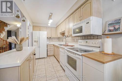 30 Todmorden Drive, Brampton, ON - Indoor Photo Showing Kitchen