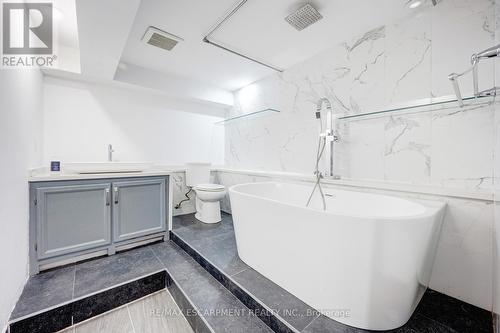 1099 Ogden Avenue, Mississauga, ON - Indoor Photo Showing Bathroom