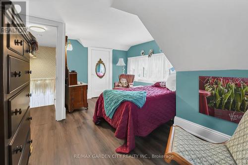 110 Livingston Avenue, Grimsby, ON - Indoor Photo Showing Bedroom