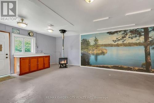 110 Livingston Avenue, Grimsby, ON - Indoor Photo Showing Other Room