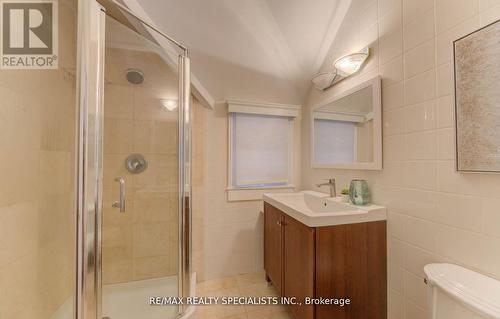 22 Cathay Street, Cambridge, ON - Indoor Photo Showing Bathroom