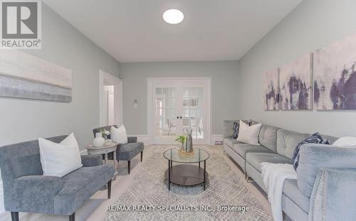 22 Cathay Street, Cambridge, ON - Indoor Photo Showing Living Room