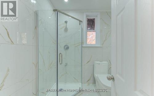 22 Cathay Street, Cambridge, ON - Indoor Photo Showing Bathroom