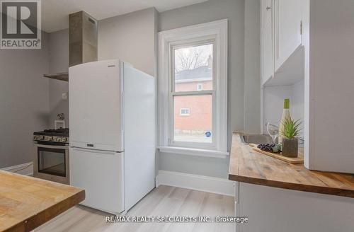 22 Cathay Street, Cambridge, ON - Indoor