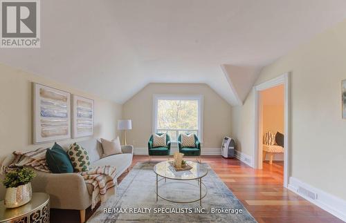 22 Cathay Street, Cambridge, ON - Indoor Photo Showing Living Room