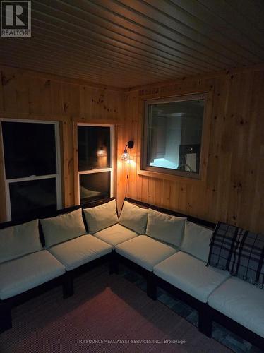 48 Head Street, Northern Bruce Peninsula, ON - Indoor Photo Showing Living Room