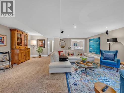 171 Woodycrest Avenue, Kingsville, ON - Indoor Photo Showing Living Room