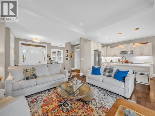 171 Woodycrest Avenue, Kingsville, ON - Indoor Photo Showing Living Room
