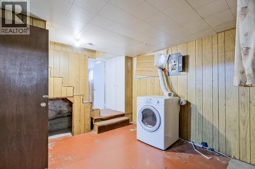 681 Main Street, Penticton, BC - Indoor Photo Showing Laundry Room