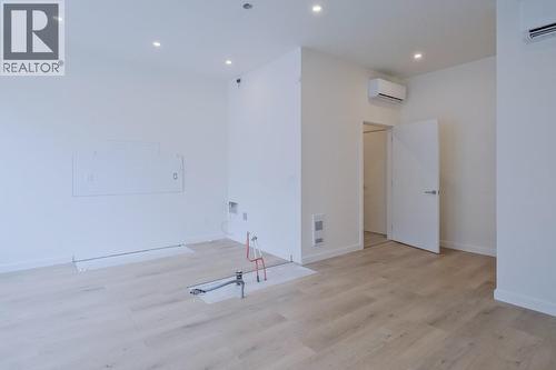 681 Main Street, Penticton, BC - Indoor Photo Showing Other Room