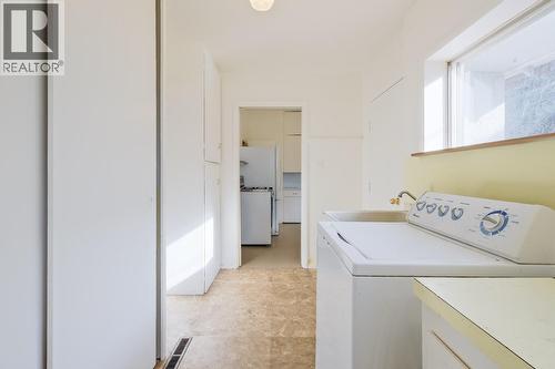681 Main Street, Penticton, BC - Indoor Photo Showing Laundry Room