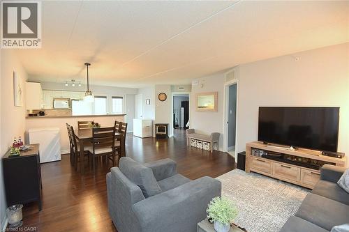 1411 Walkers Line Unit# 202, Burlington, ON - Indoor Photo Showing Living Room