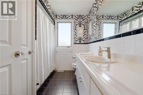 43 Glenayr Street, Hamilton, ON - Indoor Photo Showing Bathroom