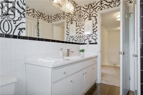 43 Glenayr Street, Hamilton, ON - Indoor Photo Showing Bathroom