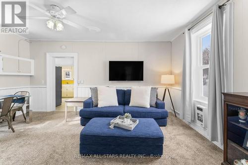 33 John Street, Kawartha Lakes (Fenelon Falls), ON - Indoor Photo Showing Living Room