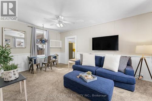 33 John Street, Kawartha Lakes (Fenelon Falls), ON - Indoor Photo Showing Living Room