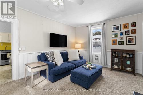 33 John Street, Kawartha Lakes (Fenelon Falls), ON - Indoor Photo Showing Living Room