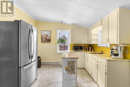 33 John Street, Kawartha Lakes (Fenelon Falls), ON - Indoor Photo Showing Kitchen
