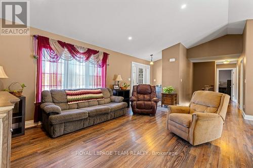 8094 County Road 44 Road, Edwardsburgh/Cardinal, ON - Indoor Photo Showing Living Room