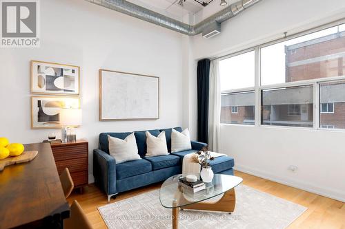 804 - 700 King Street, Toronto, ON - Indoor Photo Showing Living Room