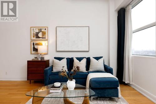 804 - 700 King Street, Toronto, ON - Indoor