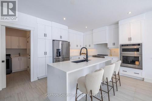 116 Laurens Lane, Georgian Bluffs, ON - Indoor Photo Showing Kitchen With Upgraded Kitchen