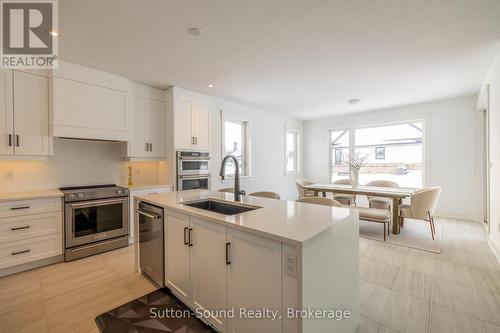 116 Laurens Lane, Georgian Bluffs, ON - Indoor Photo Showing Kitchen With Upgraded Kitchen
