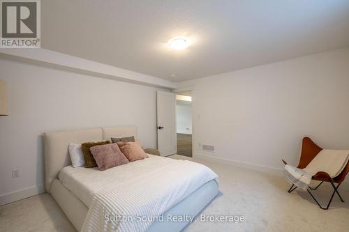 116 Laurens Lane, Georgian Bluffs, ON - Indoor Photo Showing Bedroom