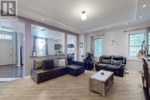 178 Barrie Street, Bradford West Gwillimbury, ON - Indoor Photo Showing Living Room