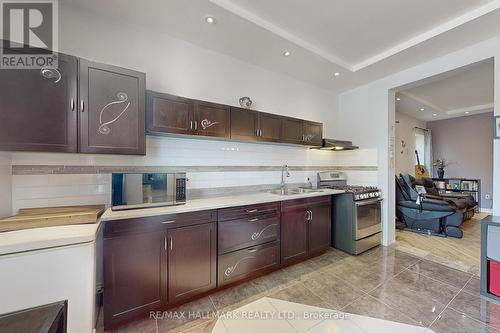 178 Barrie Street, Bradford West Gwillimbury, ON - Indoor Photo Showing Kitchen