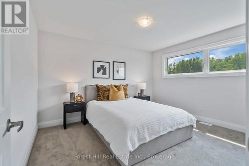 87 Goldie Court, Blue Mountains, ON - Indoor Photo Showing Bedroom