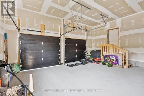 87 Goldie Court, Blue Mountains, ON - Indoor Photo Showing Garage