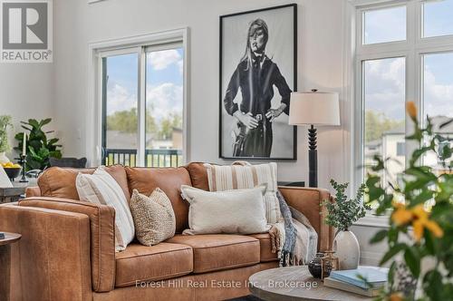87 Goldie Court, Blue Mountains, ON - Indoor Photo Showing Living Room