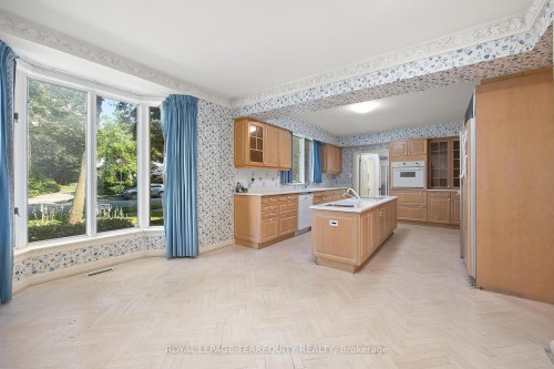 2 Chieftain Crescent, Toronto, ON - Indoor Photo Showing Kitchen