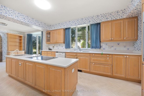 2 Chieftain Crescent, Toronto, ON - Indoor Photo Showing Kitchen